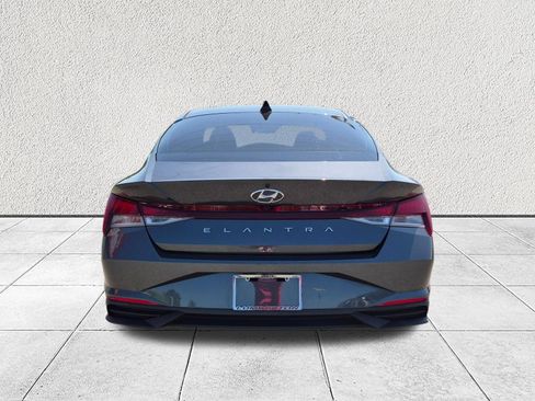 Used 2023 Hyundai Elantra SEL w/ Convenience Package FWD image 4