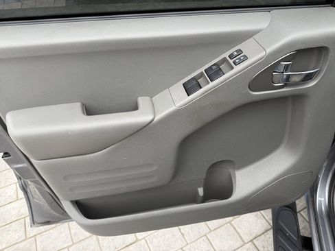 Used 2020 Nissan Frontier SV w/ Midnight Edition Floor Mats image 22