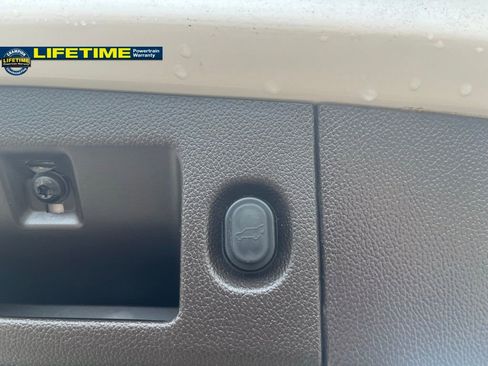 Used 2018 Chevrolet Suburban Premier image 17