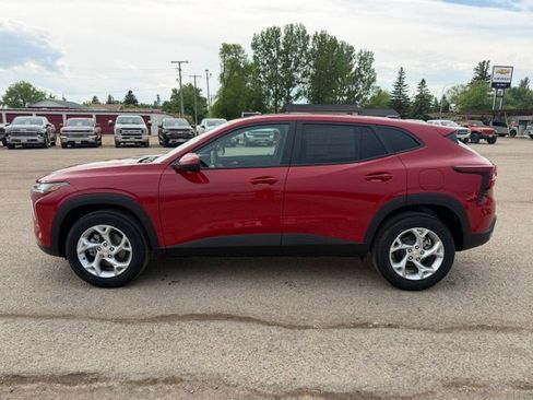 New 2026 Chevrolet Trax LS w/ LS Convenience Package FWD image 4