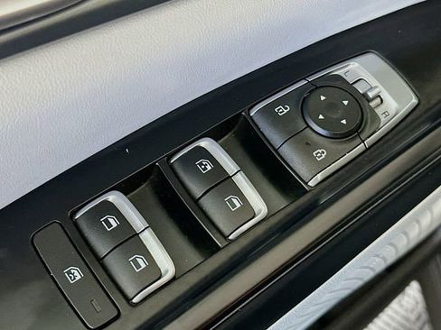 Used 2024 Kia Carnival LX image 19