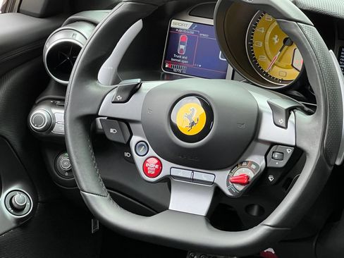Used 2020 Ferrari 812 Superfast RWD image 22