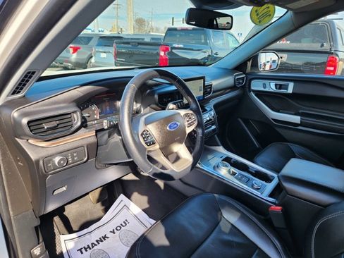 Used 2022 Ford Explorer Limited w/ Equipment Group 301A image 2