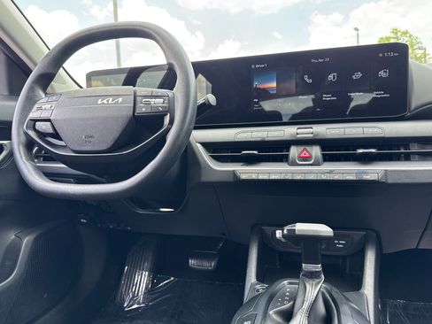 Used 2025 Kia K4 FWD image 3