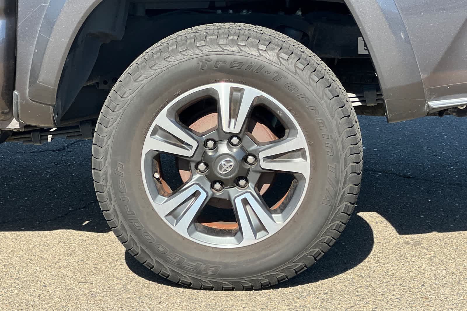 Used 2018 Toyota Tacoma TRD Sport w/ Technology Package AWD/4WD image 25