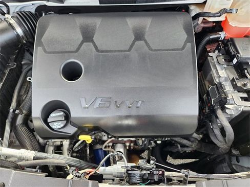 Used 2023 Chevrolet Traverse Premier image 31