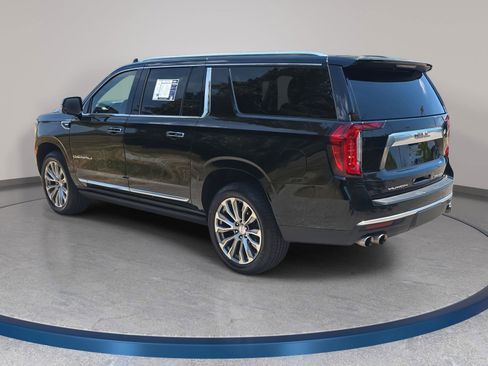 Used 2021 GMC Yukon XL Denali w/ Denali Premium Package AWD/4WD image 7