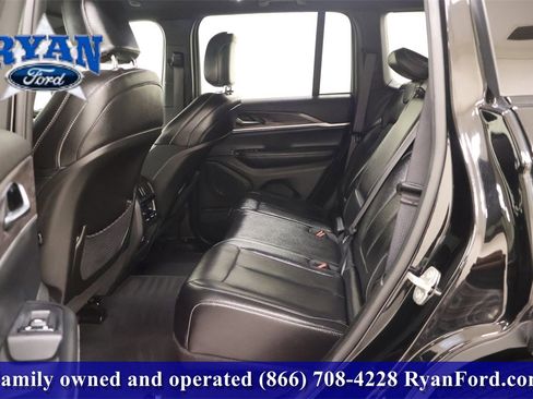 Used 2024 Jeep Grand Cherokee Limited image 12