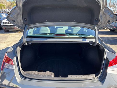 Used 2025 Hyundai Elantra SEL image 31