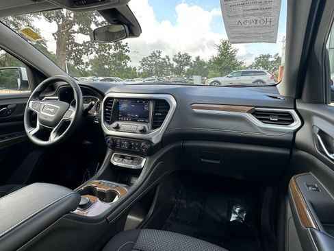 Used 2022 GMC Acadia SLE image 13