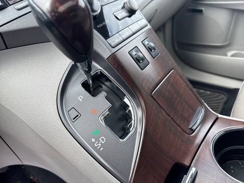 Used 2009 Toyota Venza AWD w/ Premium Pkg #2 image 25