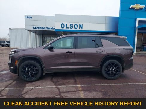 Used 2024 Chevrolet Traverse RS image 3