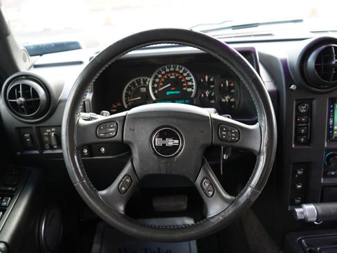 Used 2005 HUMMER H2 SUT w/ Preferred Equipment Group AWD/4WD image 18