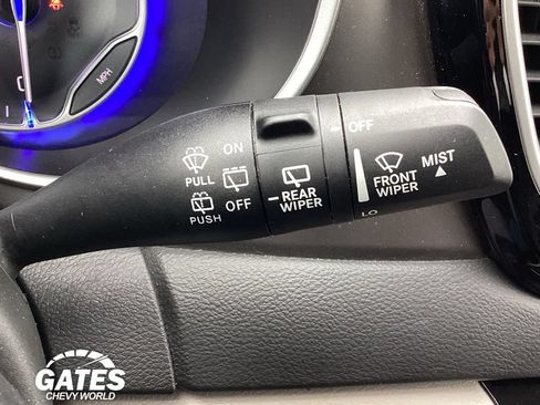 Used 2024 Chrysler Pacifica Touring-L FWD image 28