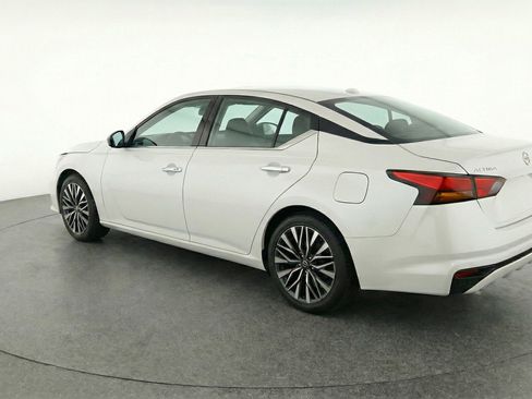 Used 2025 Nissan Altima 2.5 SV image 6