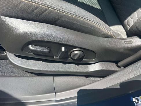 Used 2020 Chevrolet Equinox LT FWD image 13