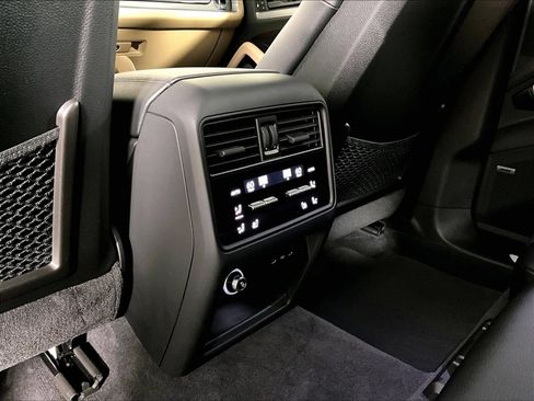 Certified 2024 Porsche Cayenne AWD/4WD image 21