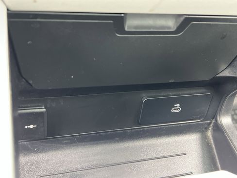 Used 2025 Land Rover Defender 110 S image 32