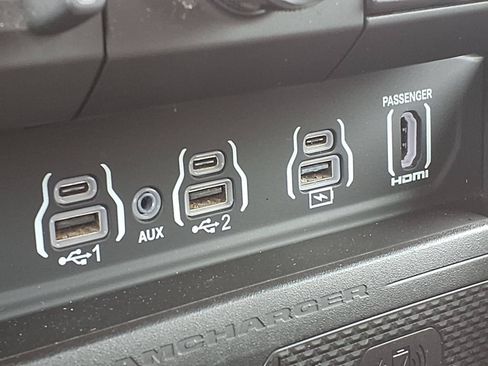 Used 2025 RAM 1500 Limited w/ Off Road Group AWD/4WD image 17