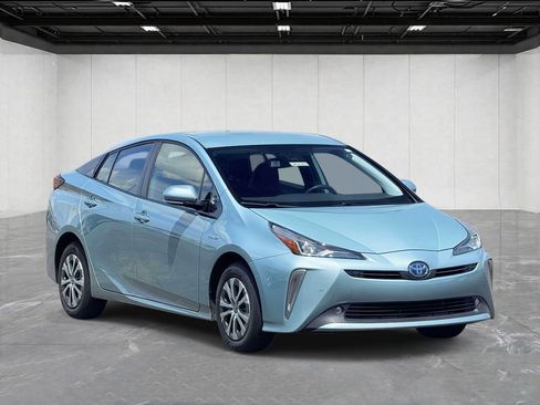 Used 2019 Toyota Prius XLE AWD/4WD image 3