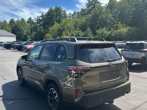 Used 2025 Subaru Forester Premium AWD/4WD image 7