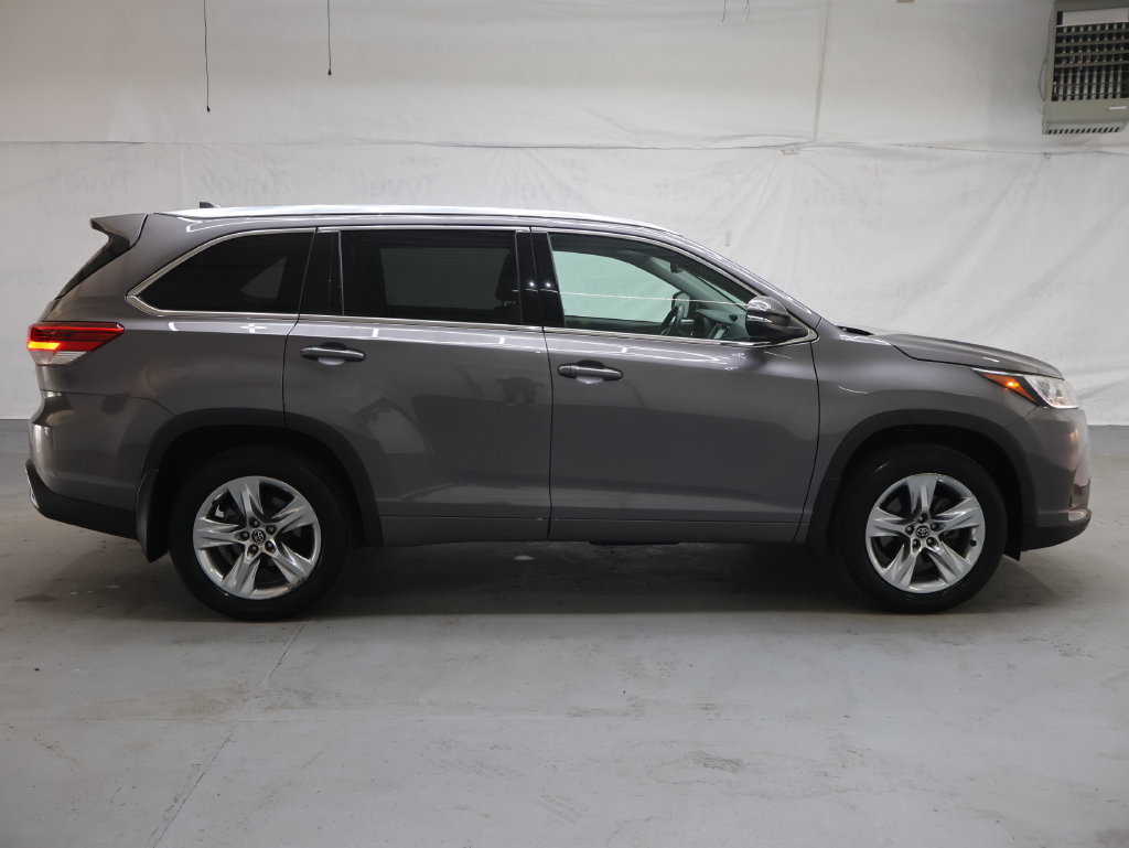 Used 2018 Toyota Highlander Limited w/ Carpet Mat Package (TMS) AWD/4WD image 8