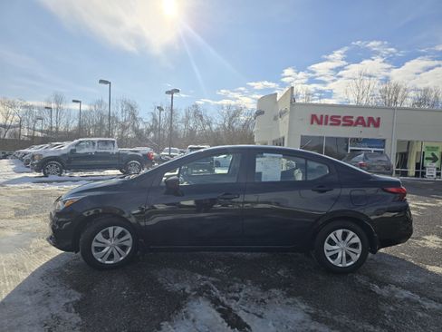Used 2022 Nissan Versa S image 10