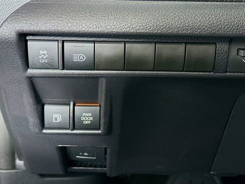 Used 2025 Toyota Sienna XLE image 11