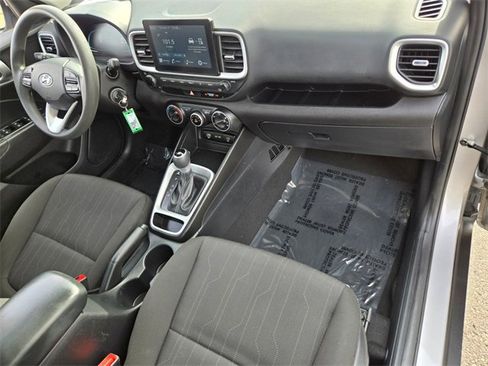 Used 2024 Hyundai Venue SE image 21