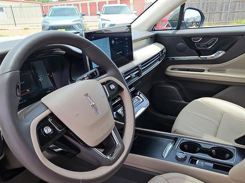 Used 2023 Lincoln Corsair AWD w/ Equipment Group 101A image 11