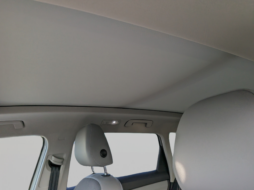 Certified 2023 Volkswagen Taos SE w/ Panoramic Sunroof Package FWD image 17