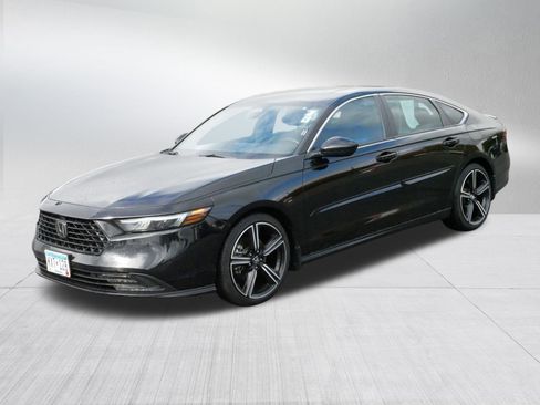 Used 2023 Honda Accord Sport image 3