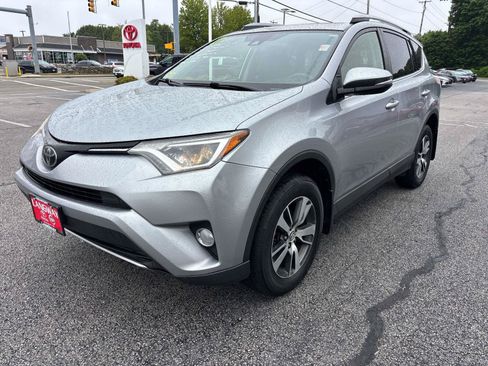 Used 2018 Toyota RAV4 XLE AWD/4WD image 7