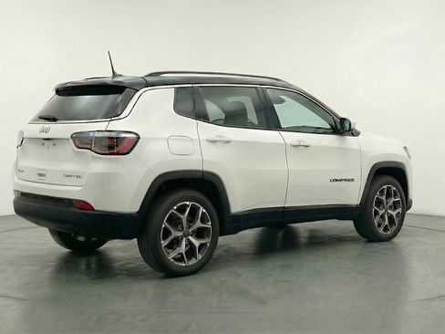 Used 2025 Jeep Compass Limited image 9