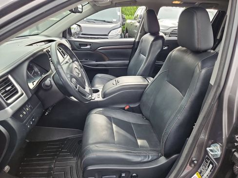 Used 2014 Toyota Highlander Limited Platinum AWD/4WD image 12