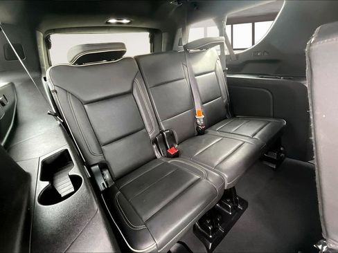 Used 2024 Chevrolet Suburban Premier image 26