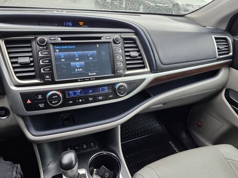 Used 2016 Toyota Highlander Limited Platinum image 16