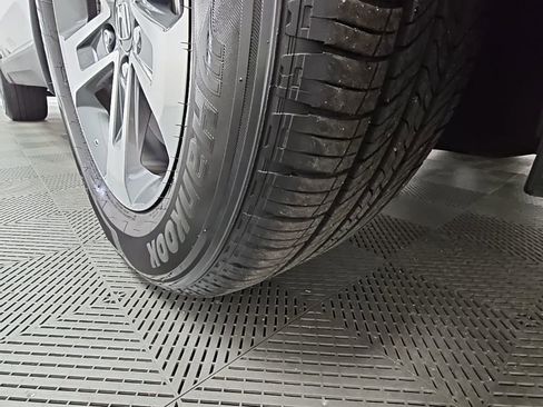 Used 2025 Honda Pilot EX-L image 47