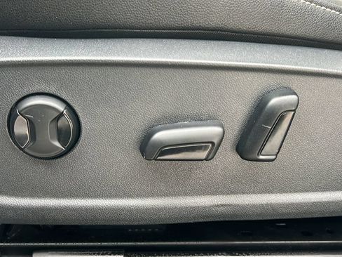 Used 2024 Volkswagen Jetta SE FWD image 15