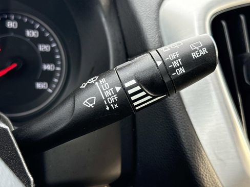 Used 2023 GMC Terrain SLT image 16