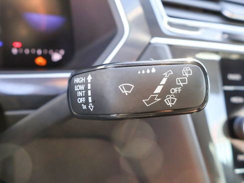 Used 2024 Volkswagen Tiguan SE w/ Panoramic Sunroof Package FWD image 48