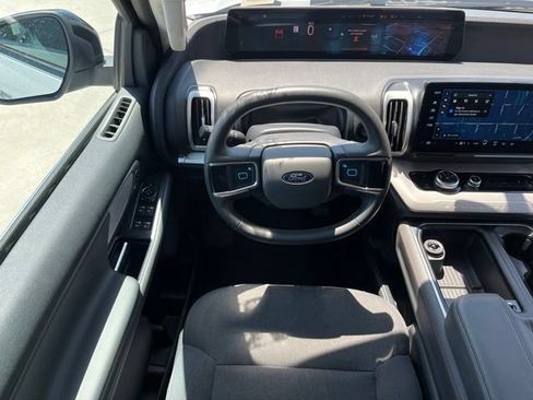 Used 2025 Ford Expedition Active RWD image 9