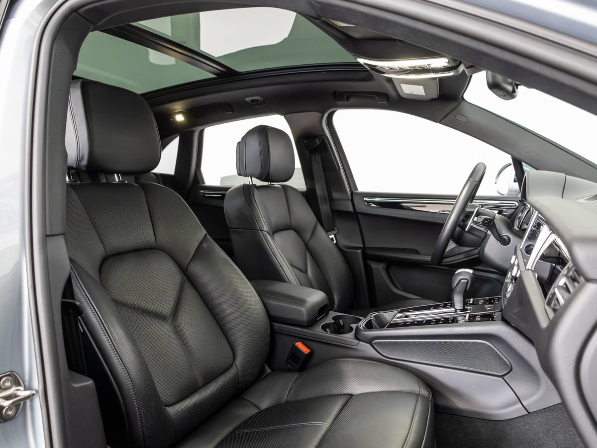 Certified 2026 Porsche Macan AWD/4WD image 30