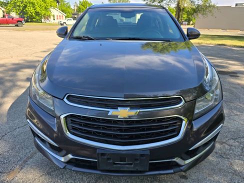 Used 2015 Chevrolet Cruze LT FWD image 2