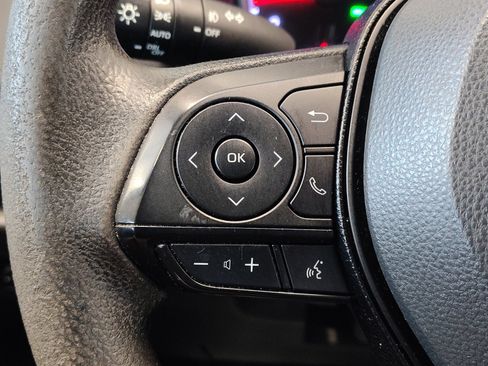 Used 2021 Toyota RAV4 XLE FWD image 19