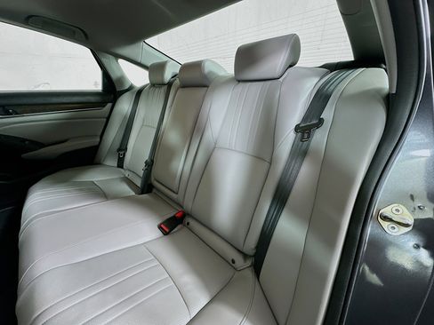 Used 2018 Honda Accord Touring image 24