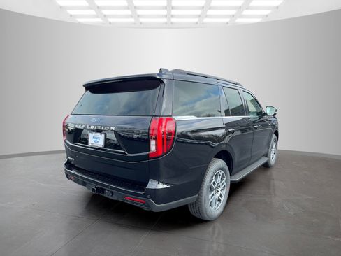 New 2025 Ford Expedition Active image 4