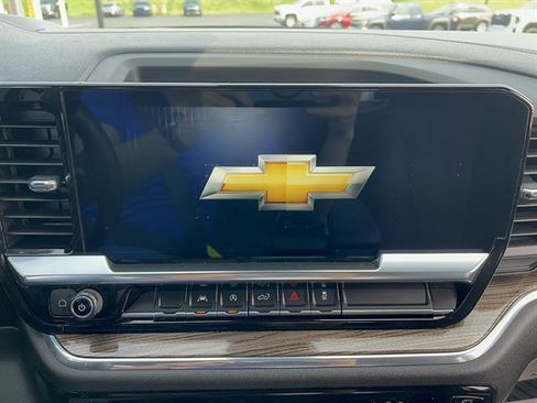 Used 2023 Chevrolet Silverado 1500 LT AWD/4WD image 19