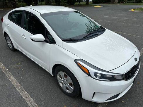 Used 2018 Kia Forte LX image 2
