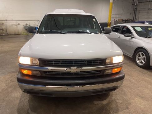 Used 2000 Chevrolet Silverado 1500 2WD Regular Cab w/ Exterior Appearance Pkg image 2